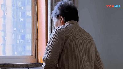 90岁夫妇恋爱日常，诠释了“与子偕老”：我忘了全世界，但记得你