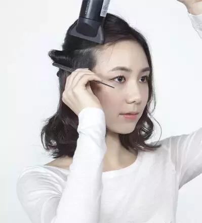 吹风机热风和冷风吹头发哪个蓬松,用吹风机快速打理有型的蓬松发型