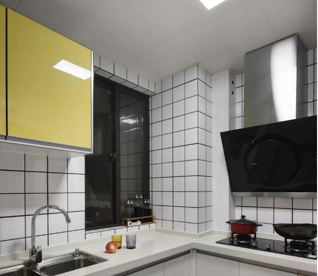 厨房吸油烟机有油污,油烟机使用了厨房还是到处有油污