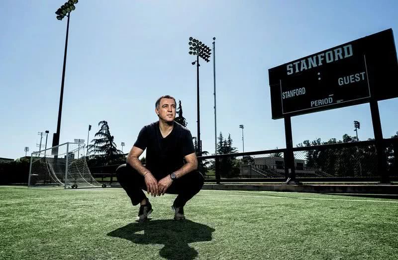 曾经的球星与民族英雄，如今的公敌和网约司机