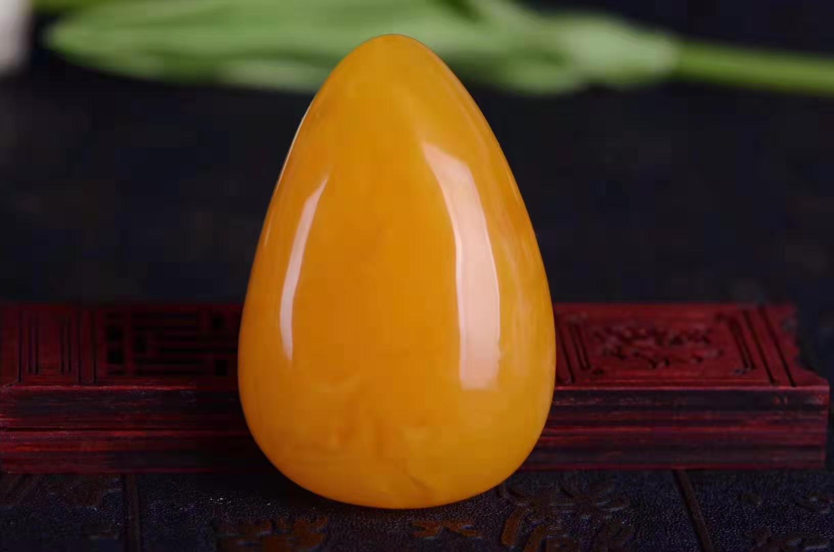 365紫光灯光下蜜蜡真假对照图,辨别蜜蜡真假的小窍门