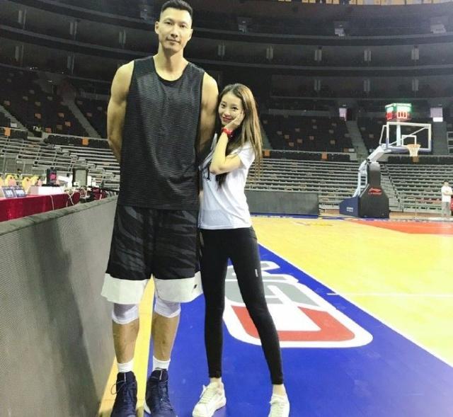 宏远宝贝13年成最老牌啦啦队,丰满性感被模仿,转型变美工程