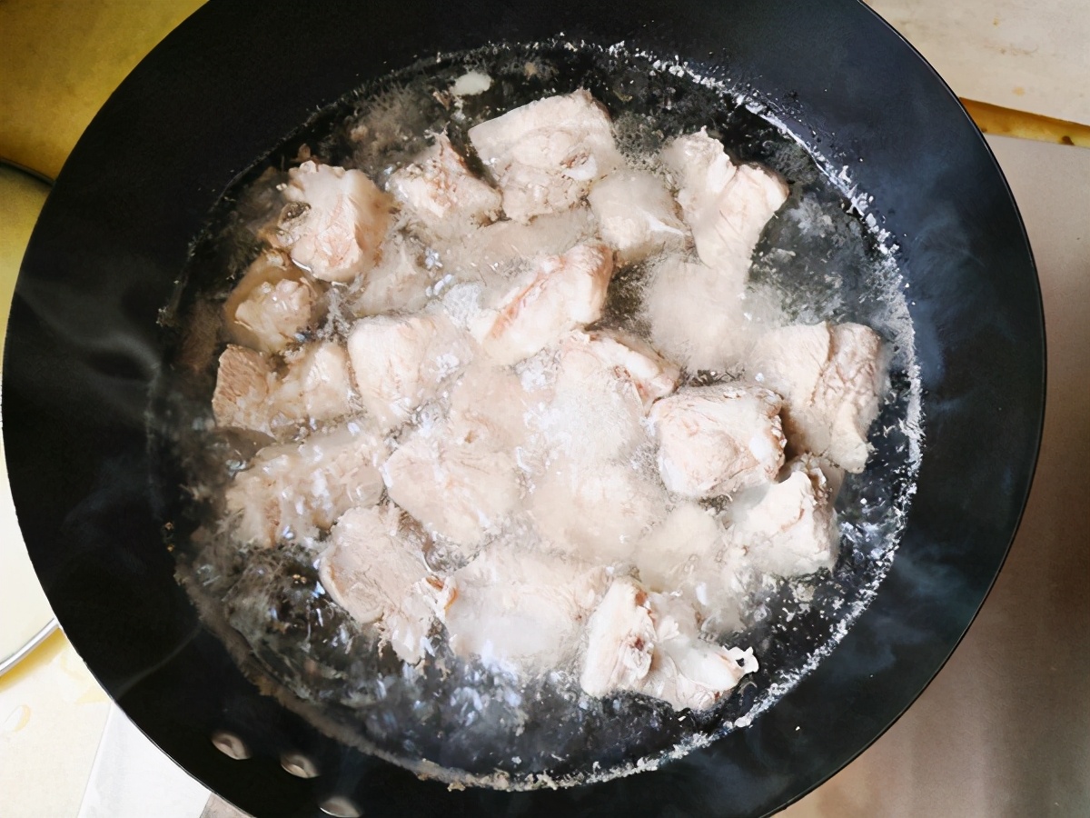 排骨不管怎么做是不是要先煮开,排骨最正确焯水没有料酒怎么办