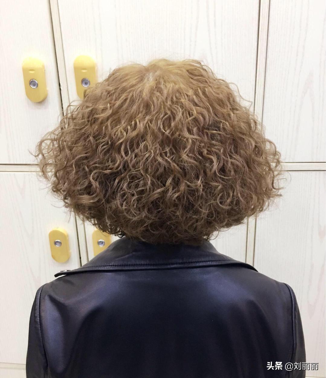 中年女发量少烫什么卷好看,40岁女人头发少烫什么卷好看洋气