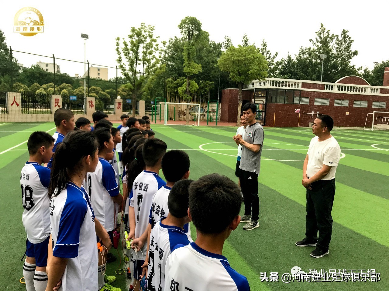 区楚良：与踢球的孩子们在一起很快乐，会为河南培养优秀足球人才