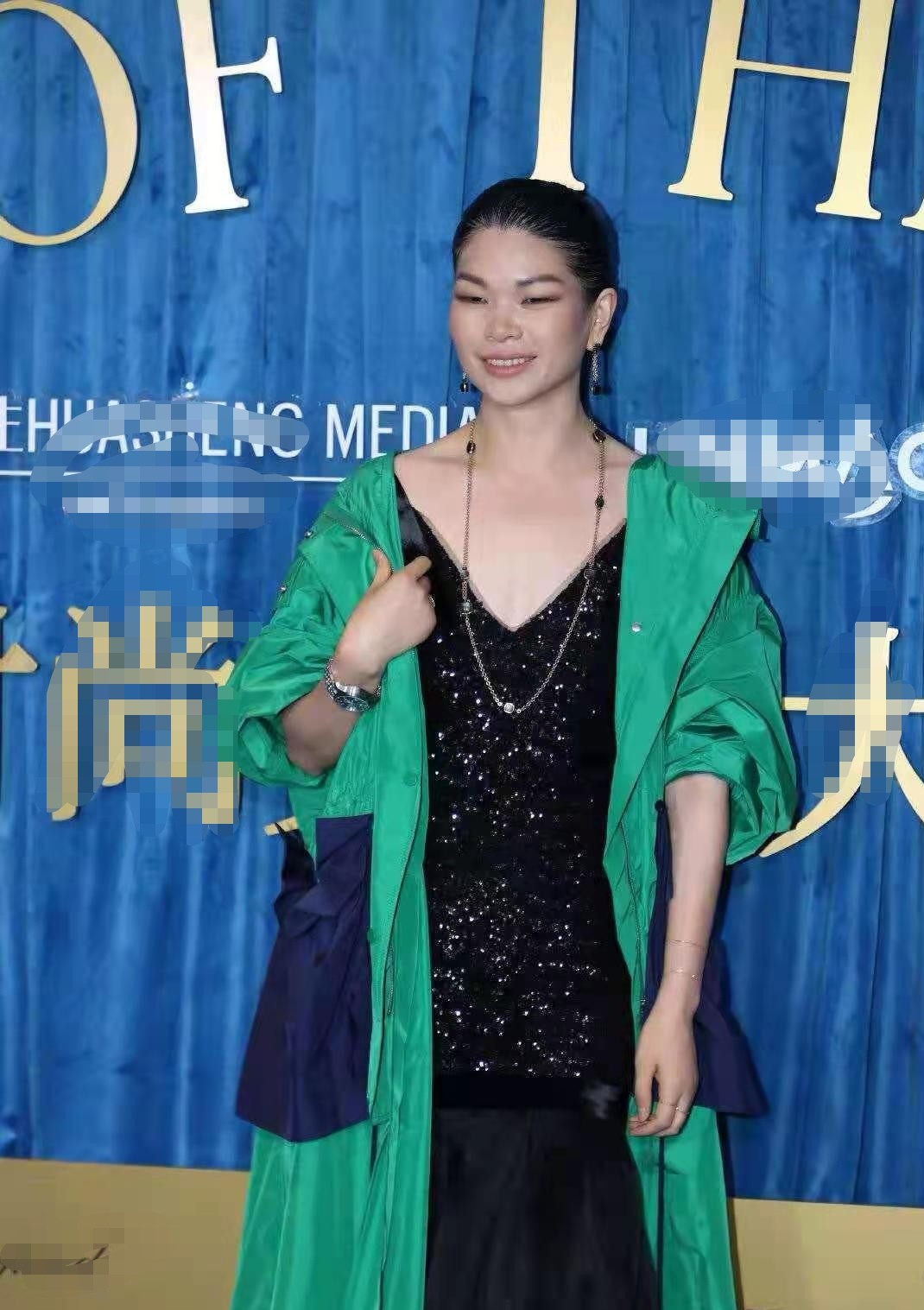 张雨绮红毯造型惊艳,张雨绮惊艳造型