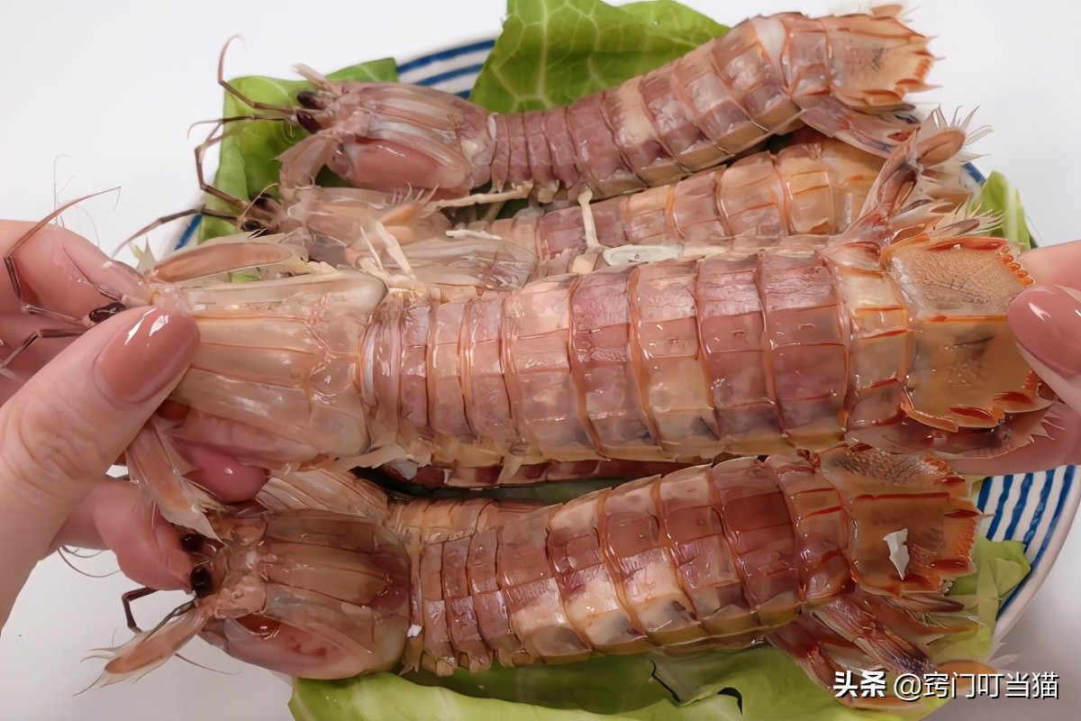 原来皮皮虾剥壳有诀窍，一剪一撕，不扎手不扎嘴，3秒剥好一个