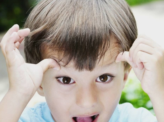 三岁小孩顽皮不听管教怎么办,4岁宝宝调皮不懂事怎么办