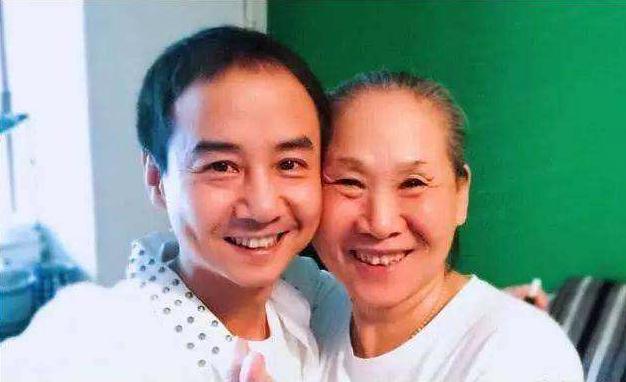 从抑郁症患者到中国第一位“百亿票房女龙套”，苇青经历了什么？