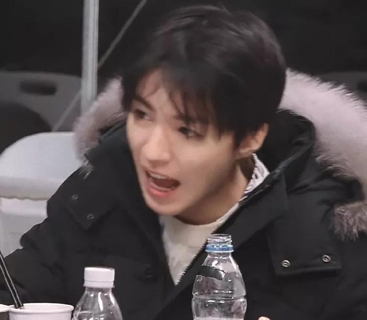 明星中秋礼盒惨被倒卖,鹿晗2样礼品叫价近2000,心意成生意