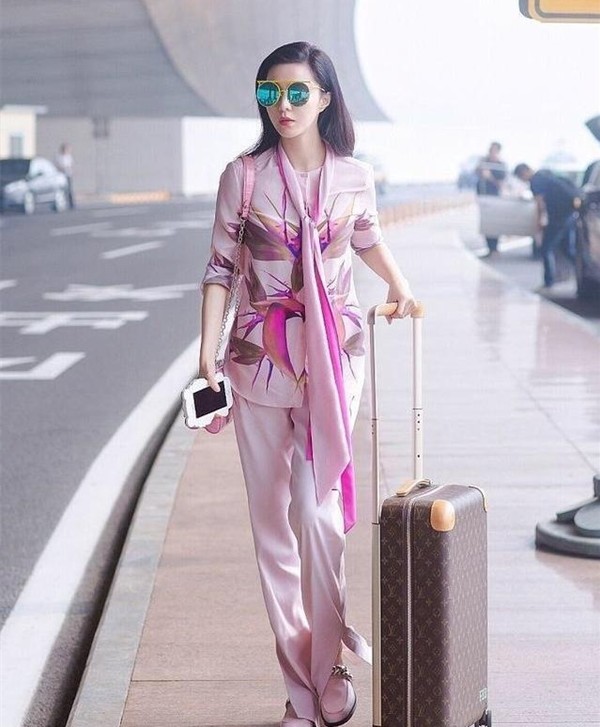 范冰冰最新着装图片,范冰冰戴口罩戴帽子照片