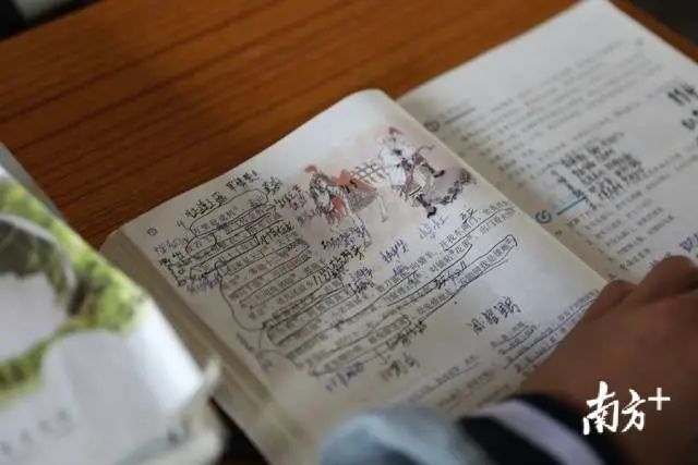 独臂少年在广东宏远俱乐部打球,独臂少年来到广东宏远训练基地