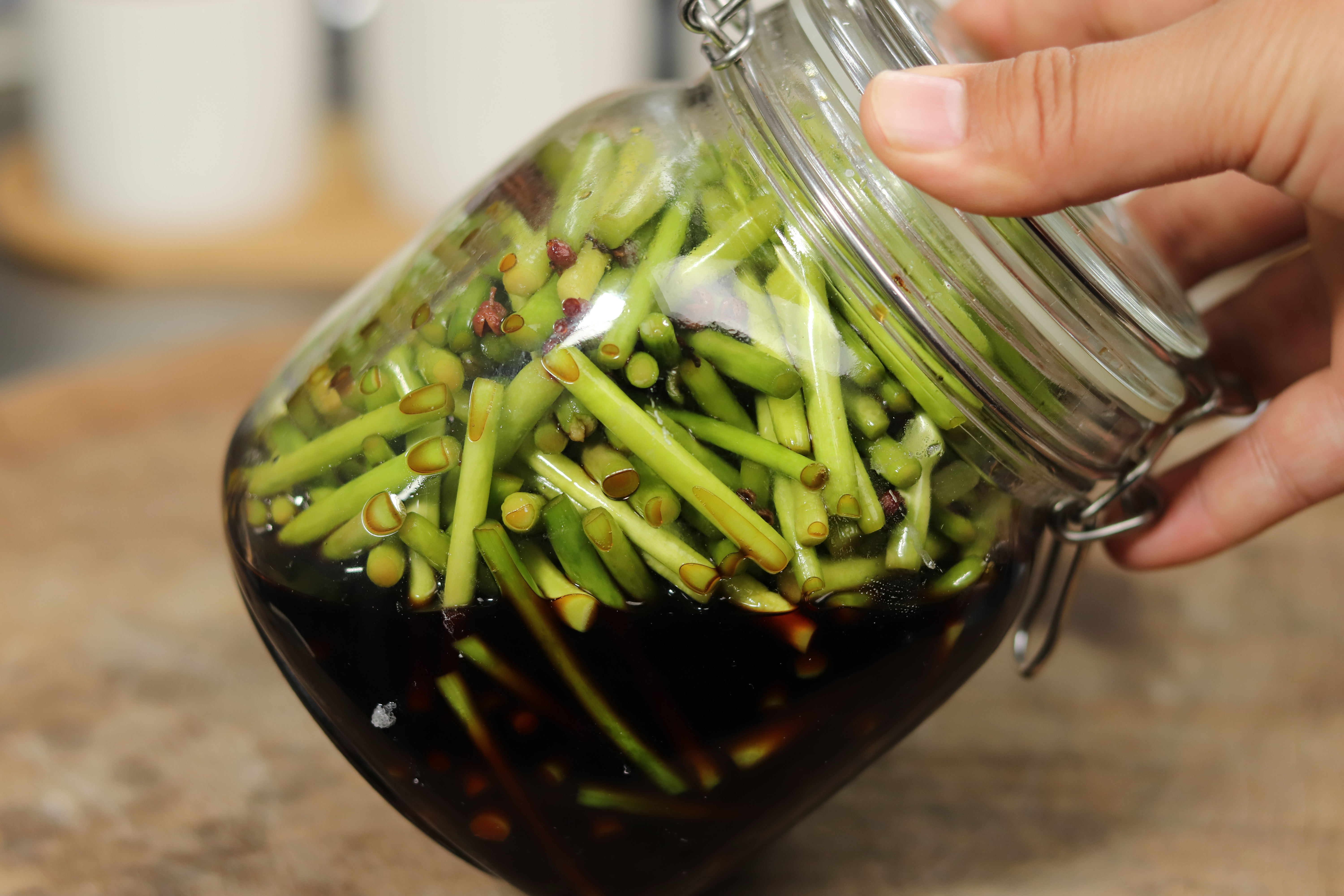 家常腌蒜苔最快最简单的方法,腌蒜苔最简单好吃的方法