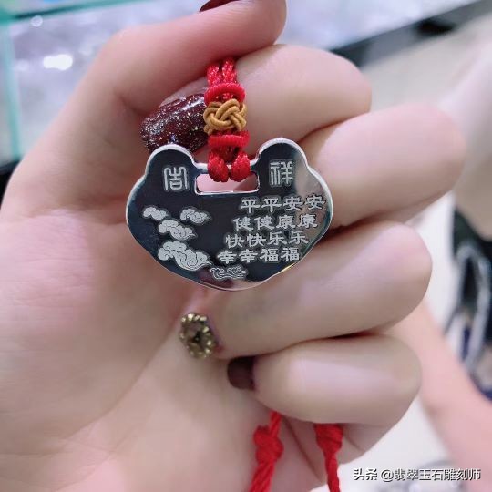 结婚三金选择黄金还是彩金,结婚金首饰怎么挑选