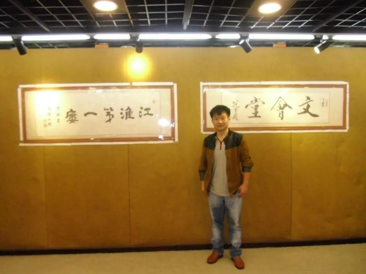 90后送快递的小伙子,90后送快递小伙