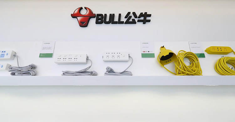 戴利普和公牛插座哪个好,欧普插座和公牛插座对比