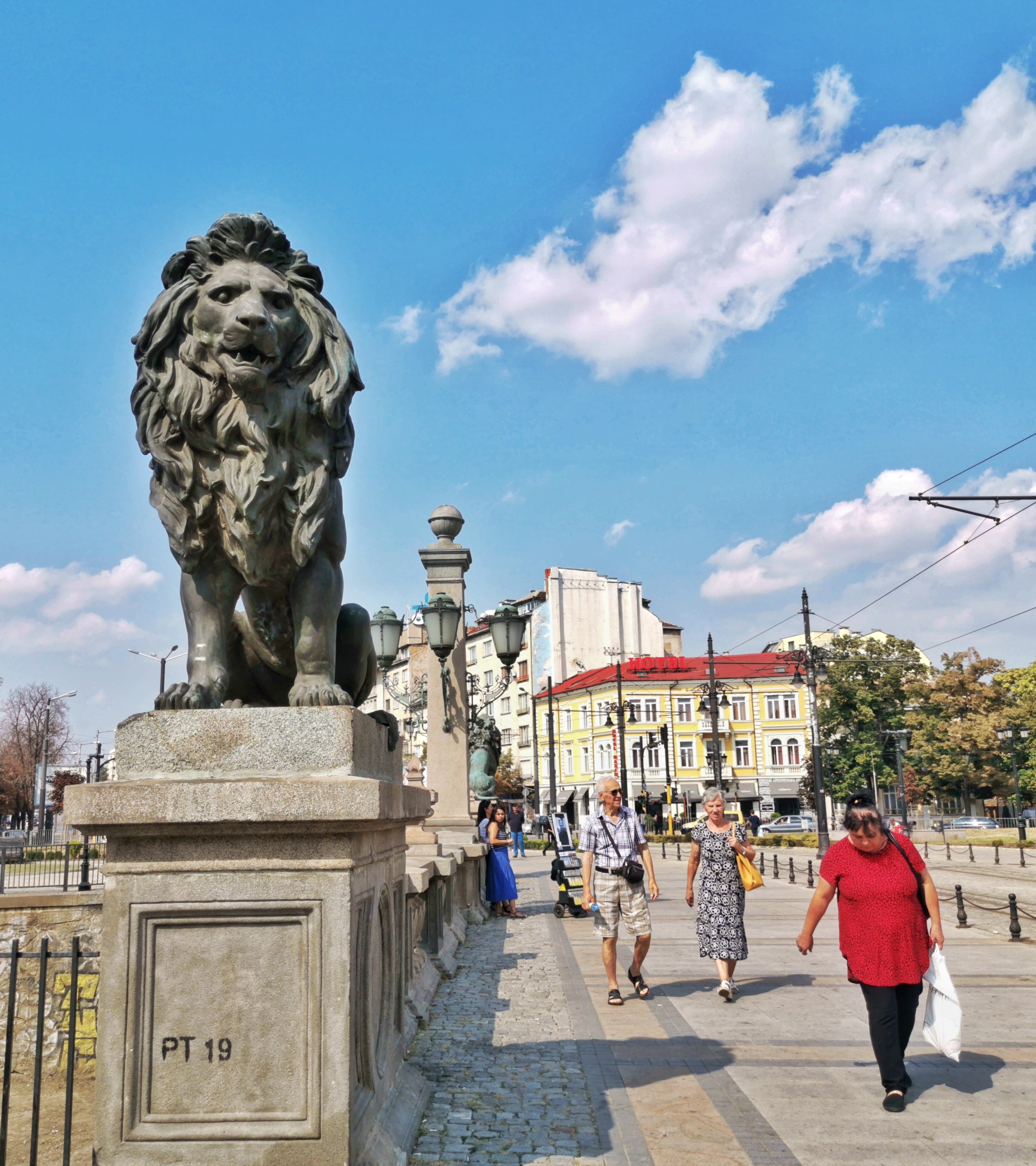 少出境章开箱检查巴尔干陆路出入境各种折腾换汇坐车住宿干货