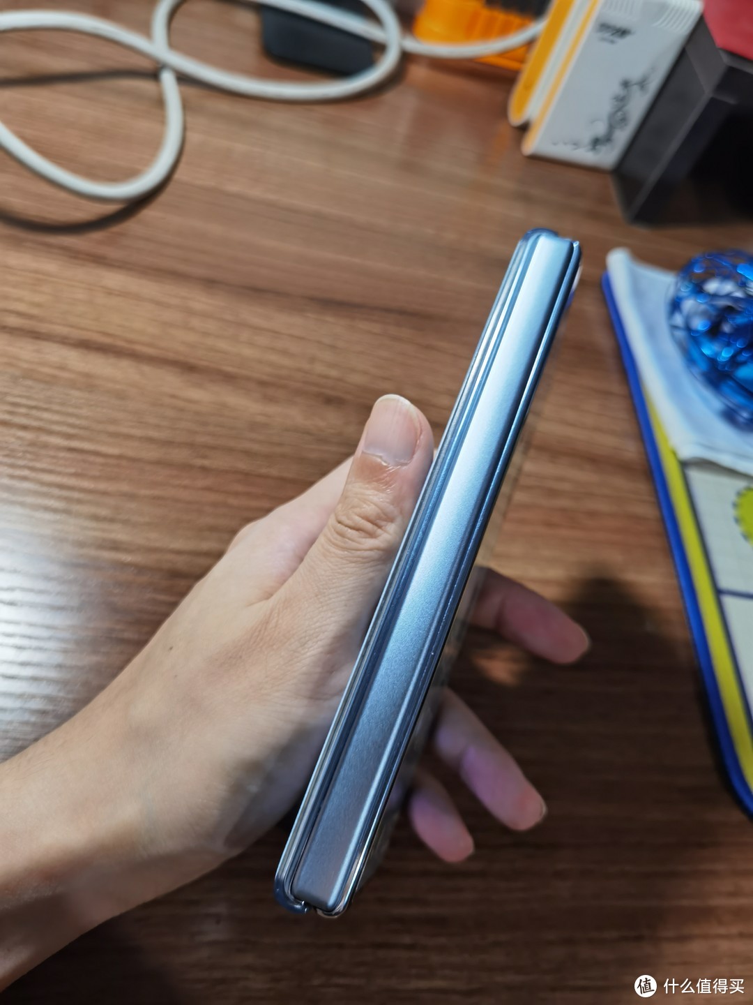 三星fold2对比华为matex2屏幕,华为matex2和三星fold2什么区别