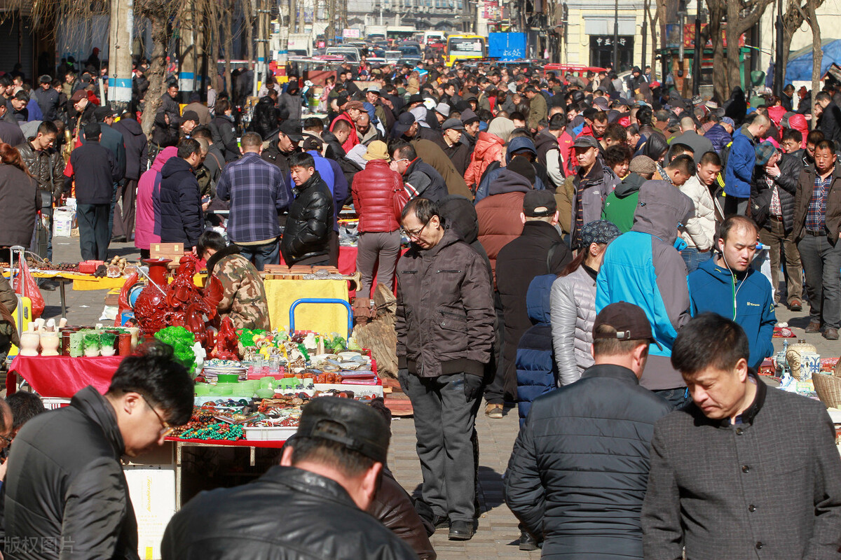 摆地摊什么最好卖1-5元发光玩具,摆地摊卖玩具哪里进货比较便宜