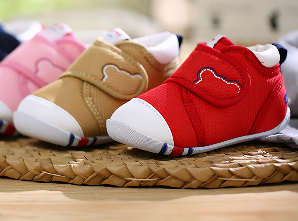 怎么给宝宝选择学步鞋,宝宝学步鞋要怎么选