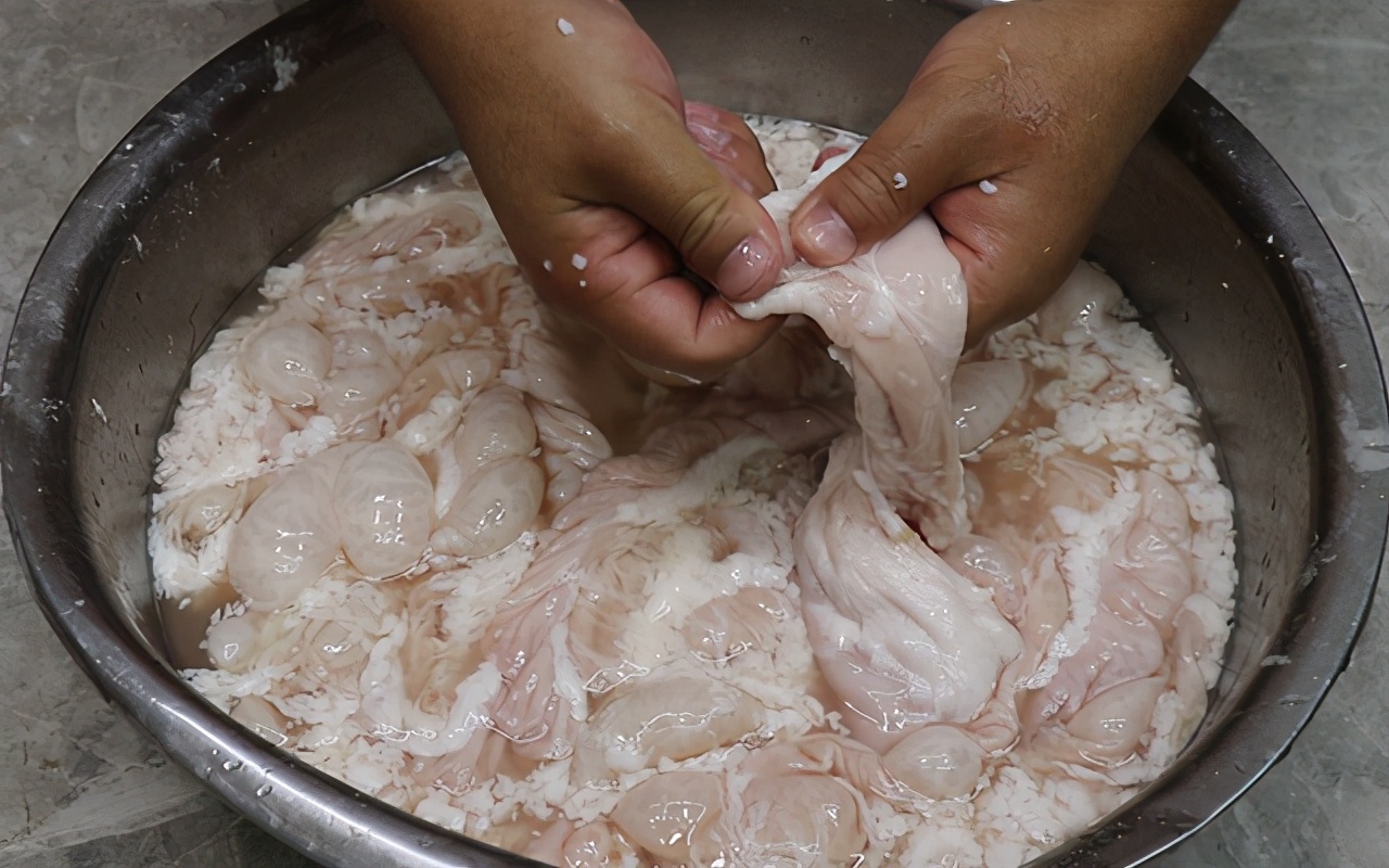 如何清洗肥肠去除爆炒肥肠臭味,肥肠清洗方法爆炒肥肠