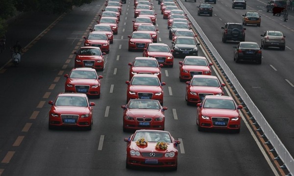 租婚车队一辆劳斯莱斯一天多少钱,豪华婚车到哪里买