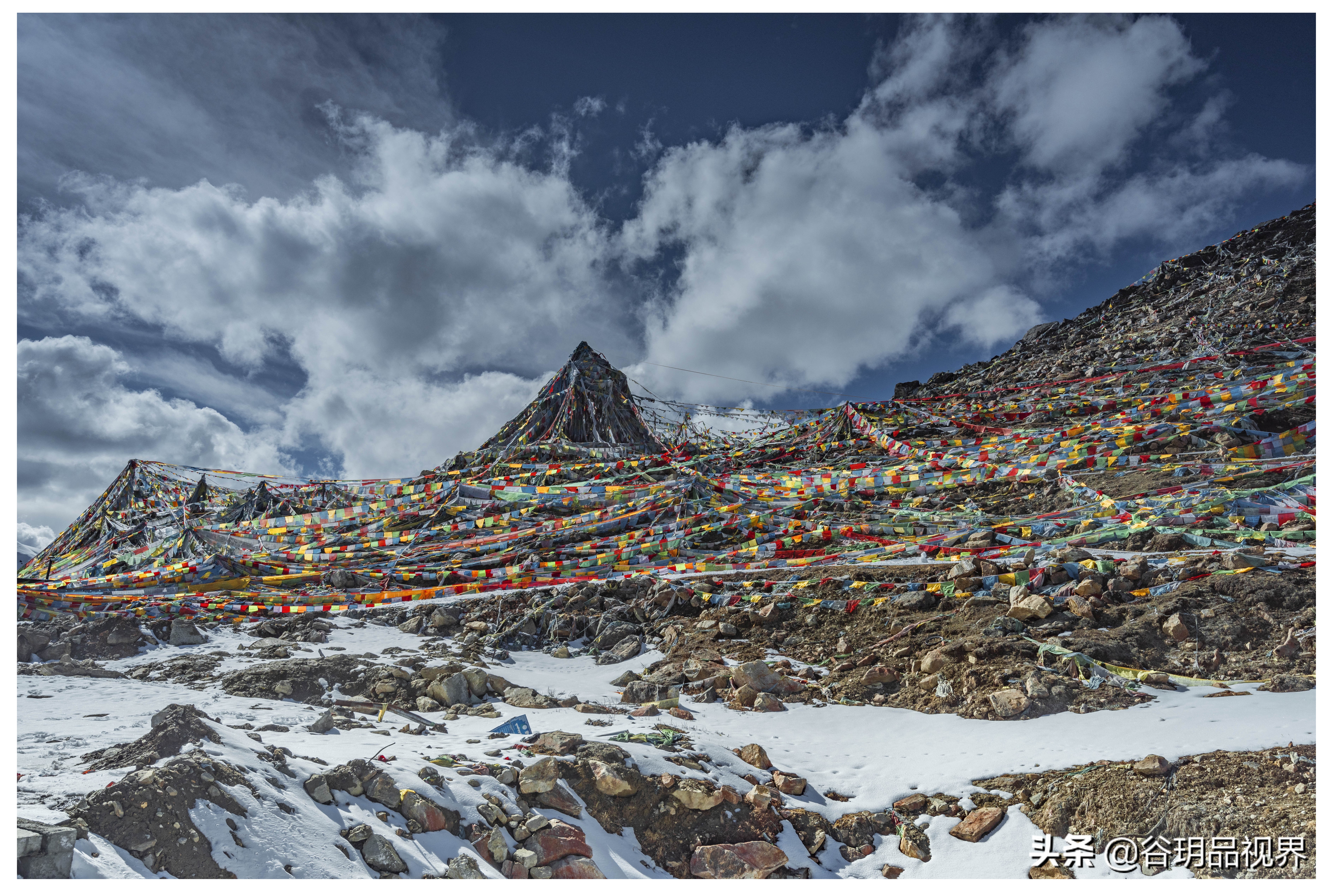 平静走进云海，脚下咔咔作响的白雪声，心无旁骛，顿觉释然