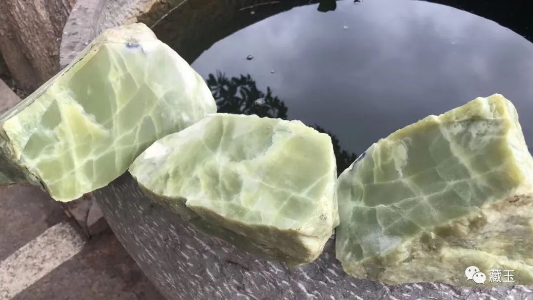 一块黄玉有多少钱,哪里黄玉值钱