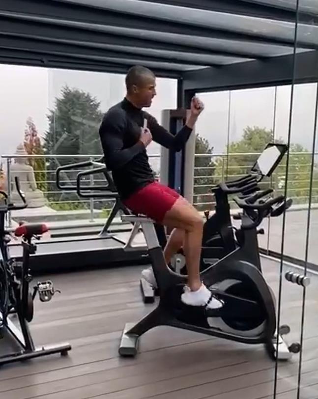 c罗确诊新冠后首次露面,c罗疫情居家锻炼