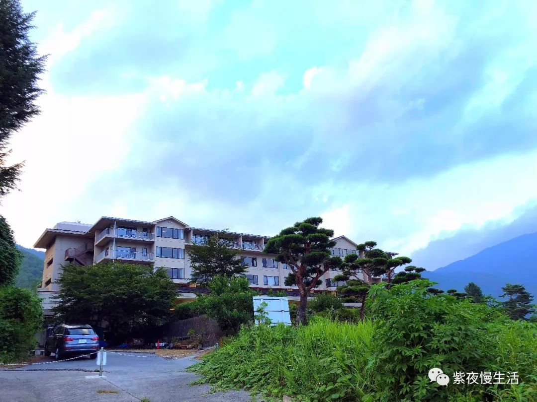 未见富士，幸运依在-秀峰阁湖月