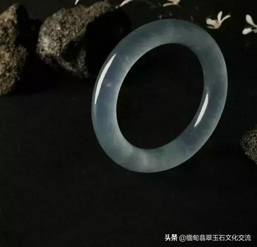 怎么辨别翡翠手镯好坏图解,翡翠手镯好坏最简单方法