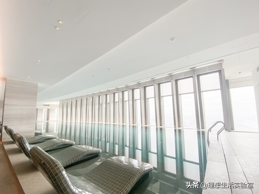 住在广州瑰丽酒店看外面风景,广州瑰丽酒店看到整个广州夜景