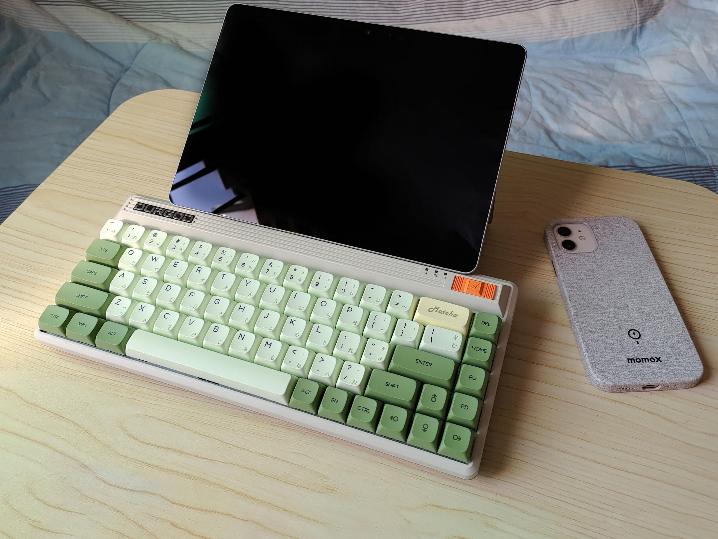 狂敲机械键盘,狂砸键盘解压视频