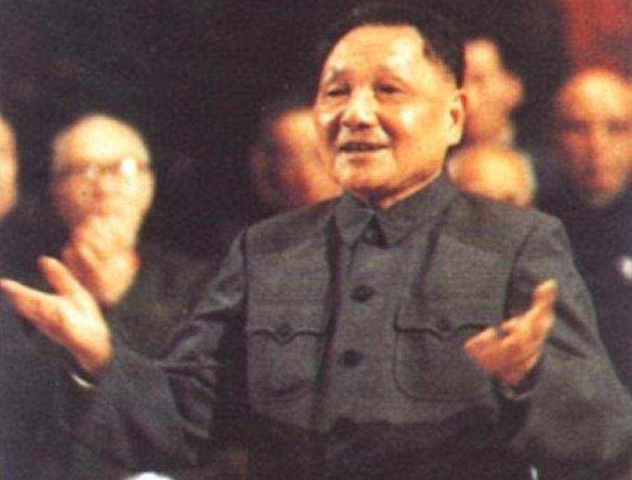 1961年,*少奇刘**参观韶山冲,指着毛主席故居门匾说道:这个字不妥