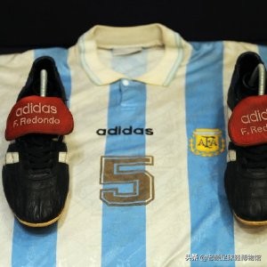 阿迪达斯老款猎鹰足球鞋测评,adidas足球鞋猎鹰2022黑红