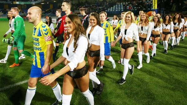 荷甲球童,足球比赛开场球童手拉手视频