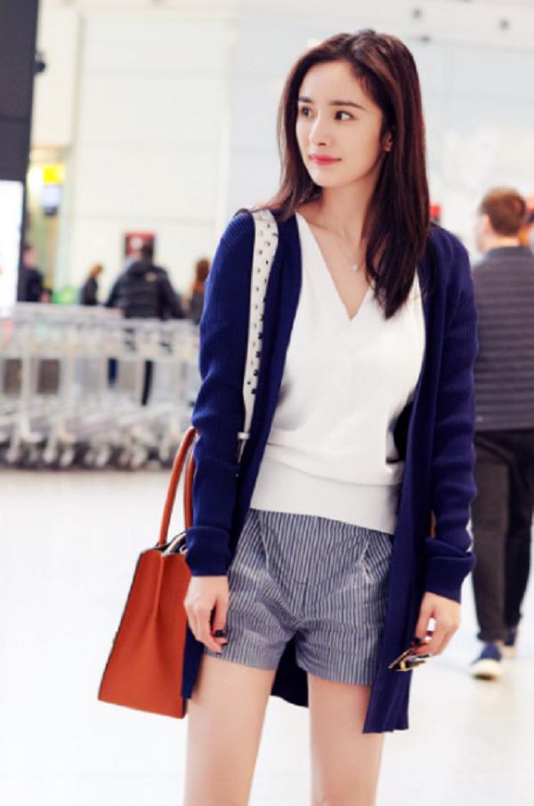 明星机场张翰,明星过安检张翰