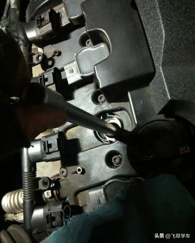 2011款2.0t奥迪a6l,最新款奥迪a6l更换火花塞教程