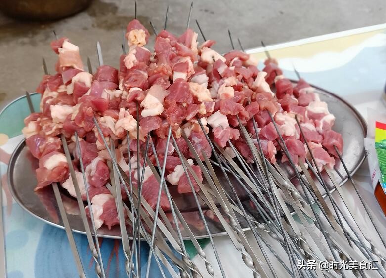 五元的烧烤羊肉串多少肉,小烧烤店羊肉串才2元是真羊肉吗