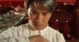 新加坡封城1个月宅在家的我们，竟活成了这个“鬼”样子