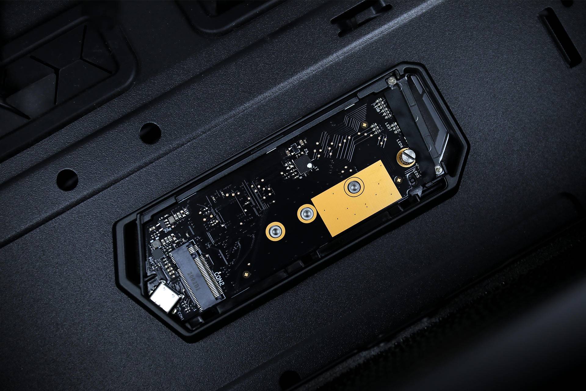 既要高速也要炫酷，ROGSTRIXARION固态硬盘盒评测