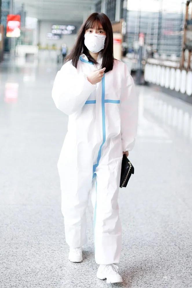 防疫造型大赛第二弹，杨幂热巴刘雯...戴口罩也挡不住的时髦感