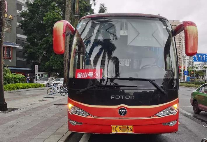 斗门某驾校教练打尖插队，给学员做反面教材，声称怕学员考试迟到！