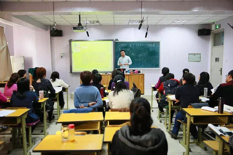 首都师范大学附属红螺寺中学举行青年教师说课及板书设计比赛活动