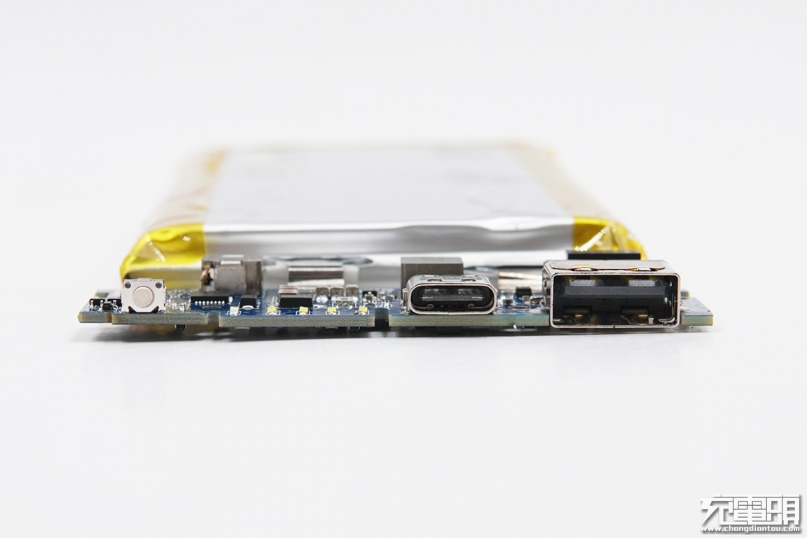 小米无线充电宝10w和30w如何选择,小米充电宝20000毫安50瓦拆箱