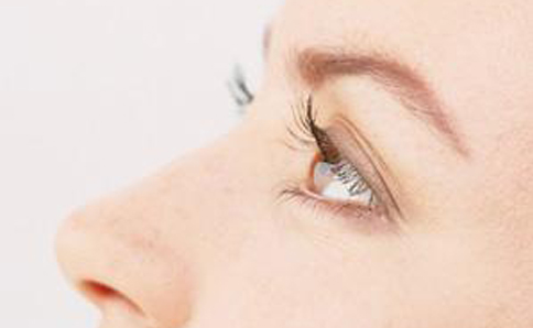 隐形眼镜哪些比较好看,初戴隐形眼镜选择什么牌子比较好