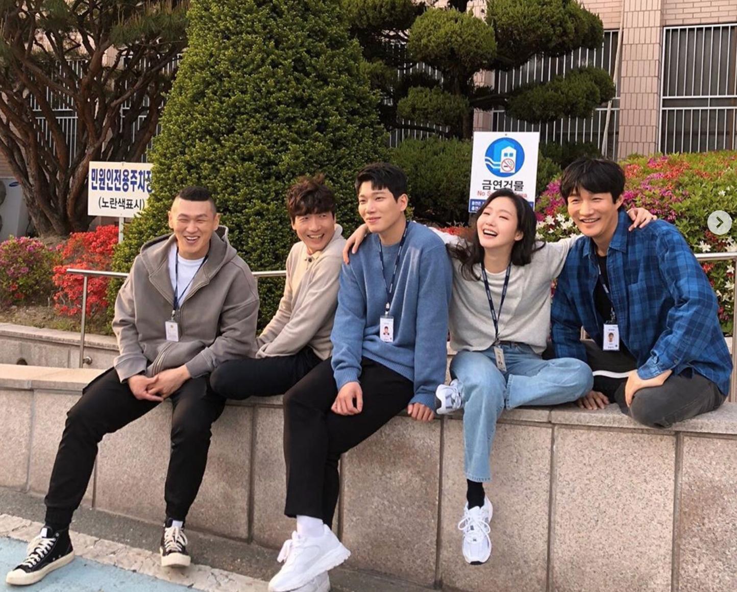 韩国感染新冠肺炎最新消息,裴秀智南柱赫新剧发布会