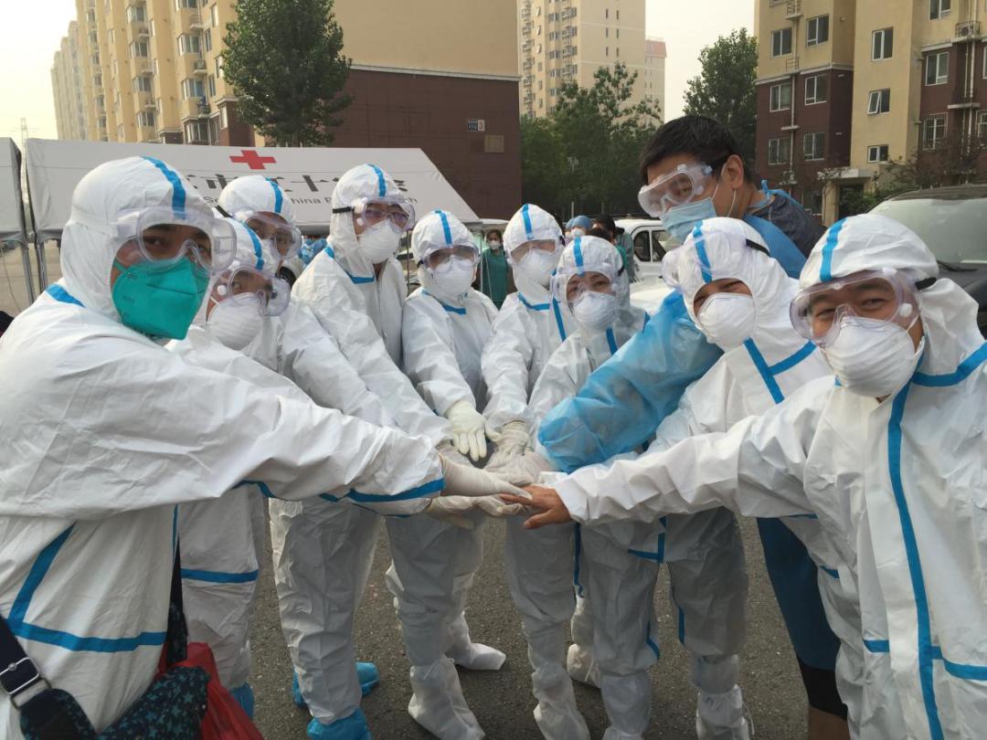 向一线抗疫工作者致敬视频泰安,向抗疫一线人员致敬感人视频