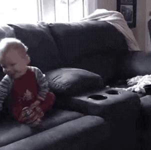 搞笑GIF开心一刻：你这日子不容易，吃大米粥配食盐