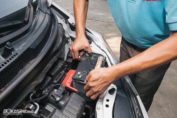 自己动手丰衣足食自己换电瓶是那么的简单
